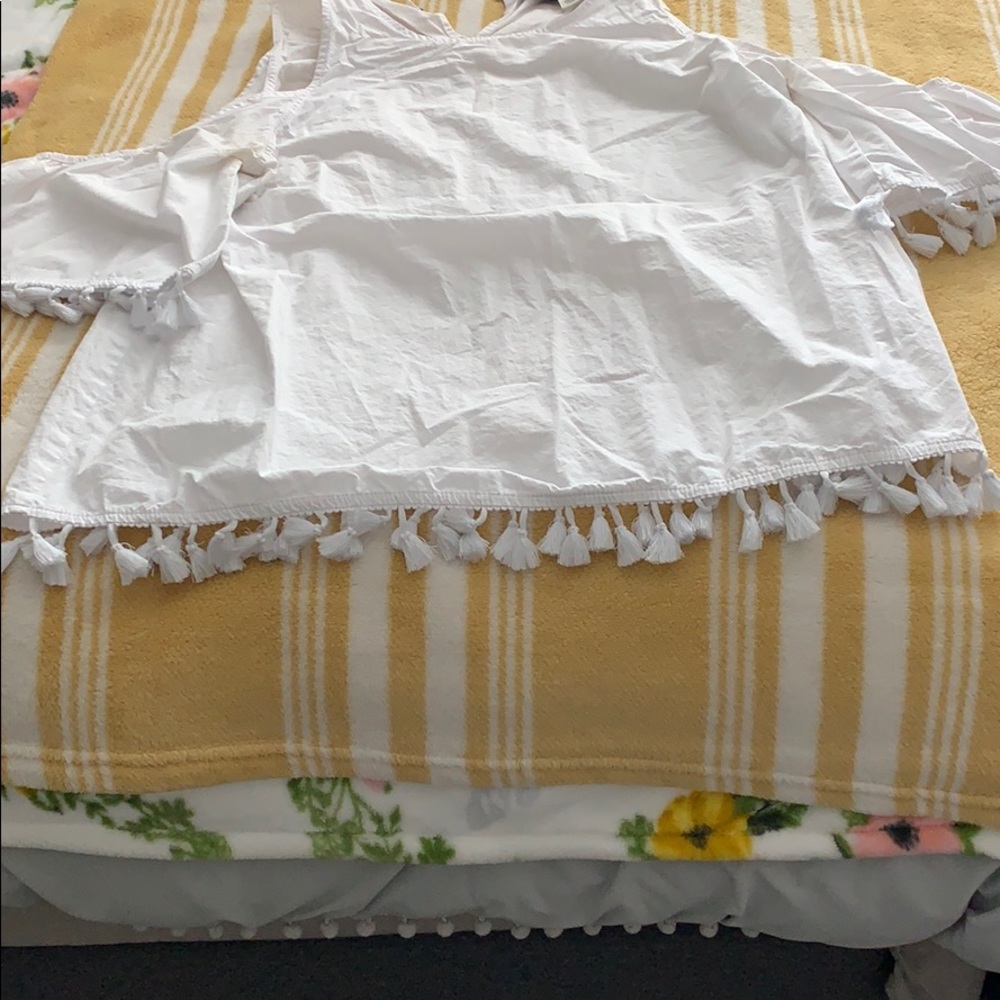 cold shoulder top - Picture 4 of 5